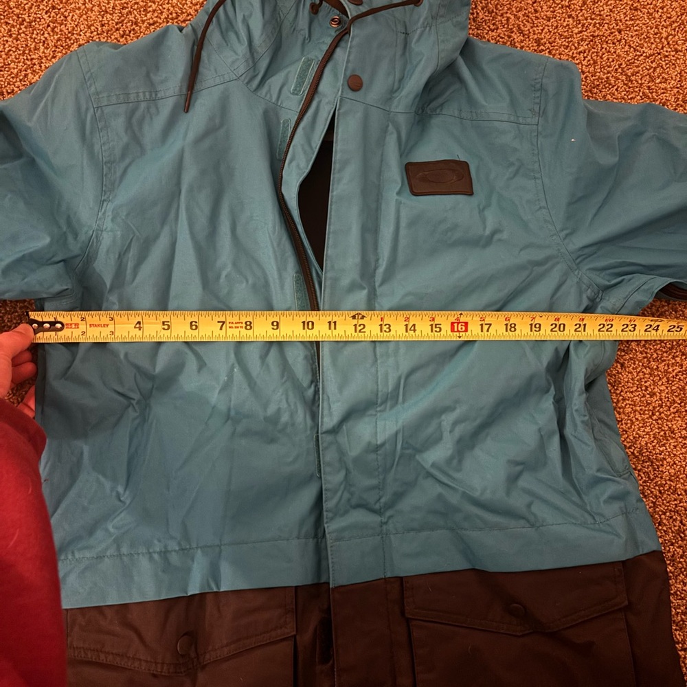 Blue and Black Oakley Ski Jacket with Powder Liner - Picture 5 of 5